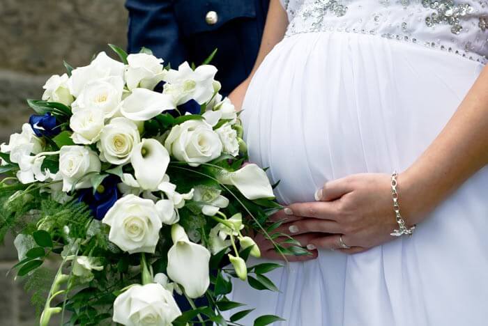 Schwanger heiraten mit tollem Brautkleid